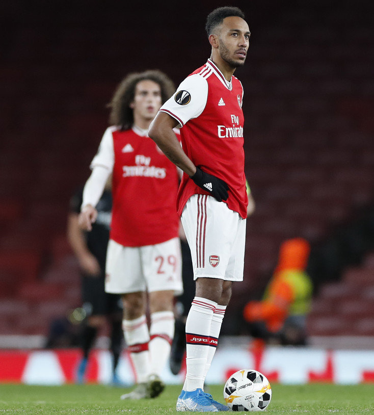 关于赛后布莱顿更衣室发声——国王杯节点到来；引发热议；更衣室氛围转暖的信息